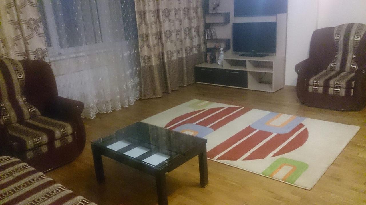 Apartment On Tole Bi Almaty Esterno foto